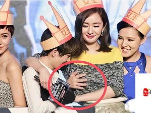 没戴罩子让他捏奶头后，她突然明白的关系真相