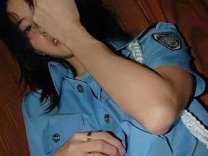 女警撅着光屁股被调教背后的真相：特殊训练背后的纪律与尊严