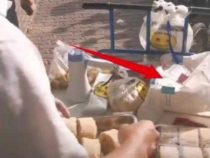 大爷残忍调教虐贱烂货事件引热议：揭露真相背后的代际悲歌