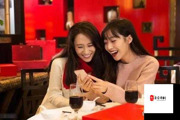 国产闺蜜女同疯狂互磨1:镜像叙事下的女性情谊觉醒