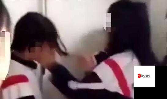 校花被带到教室里吸乳事件背后:社会对女性的暴力与期待