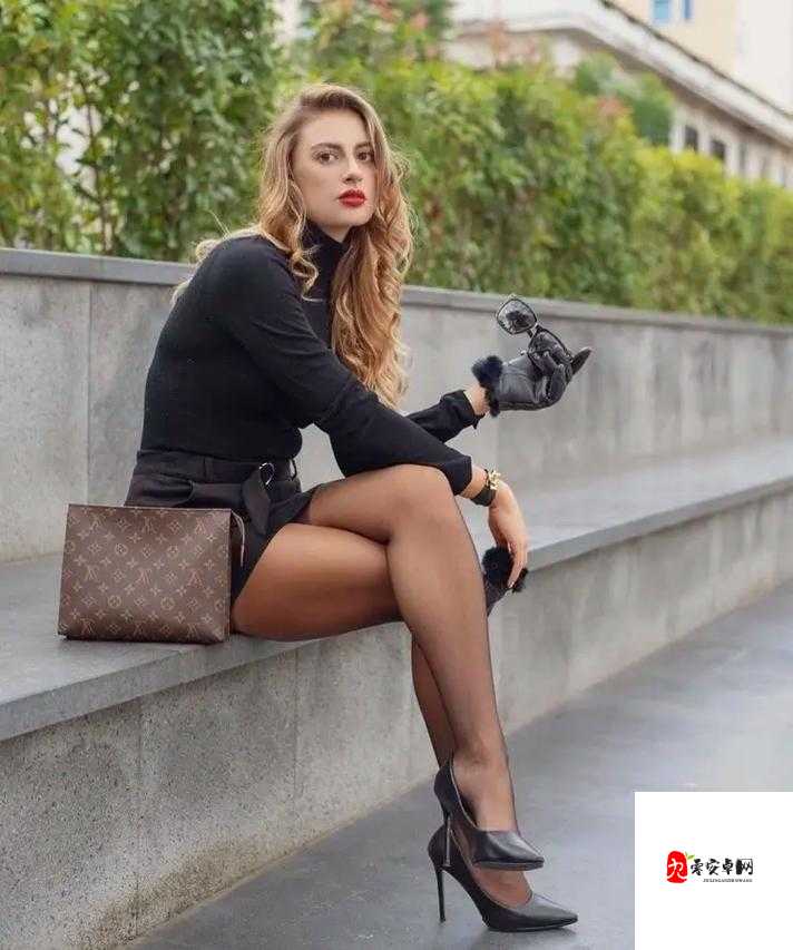 欧美丝袜高跟鞋HDXXⅩ,女性穿搭界的自信新符号!