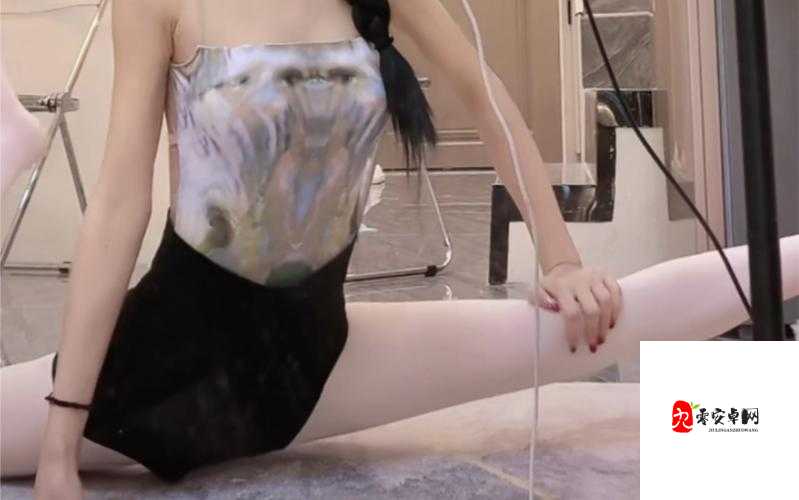 舞蹈生穿白丝被c娇喘背后的汗水与成长:当艺术与生活交织时